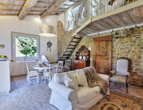 Timeless-Tuscany-Villa-La-Fonte-dependance-living-room