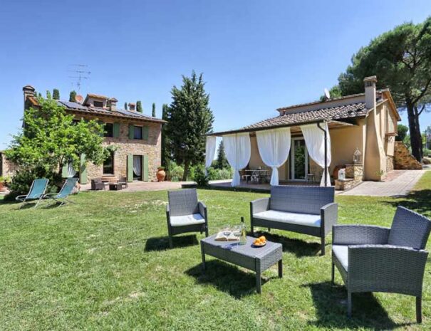 Timeless-Tuscany-Villa-La-Fonte-garden-arm-chairs