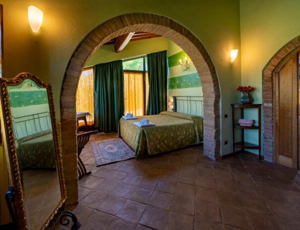 Timeless-Tuscany-Villa-La-Francigena-bedroom-green