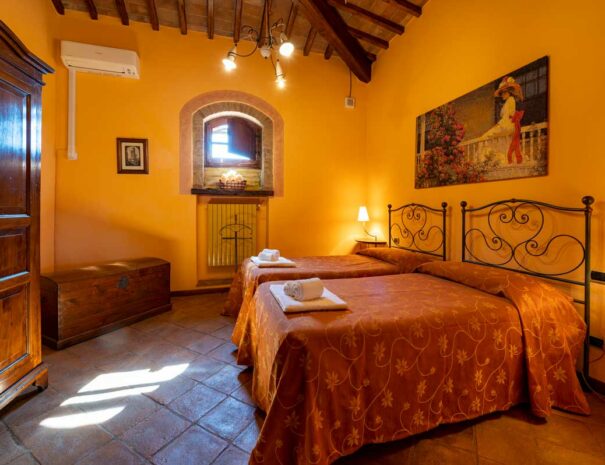 Timeless-Tuscany-Villa-La-Francigena-bedroom-orange