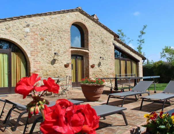 Timeless-Tuscany-Villa-La-Francigena-facade-02