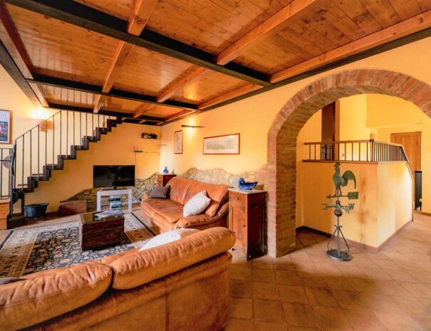 Timeless-Tuscany-Villa-La-Francigena-living-1