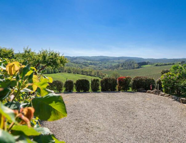 Timeless-Tuscany-Villa-La-Francigena-parking