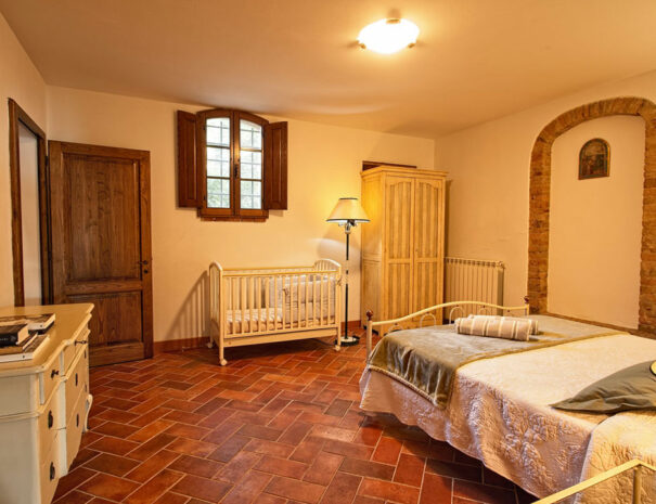 Italy Villa Bellavista Certaldo Chianti; king size bedroom with crib - villa rentals by Timeless Tuscany tour operator