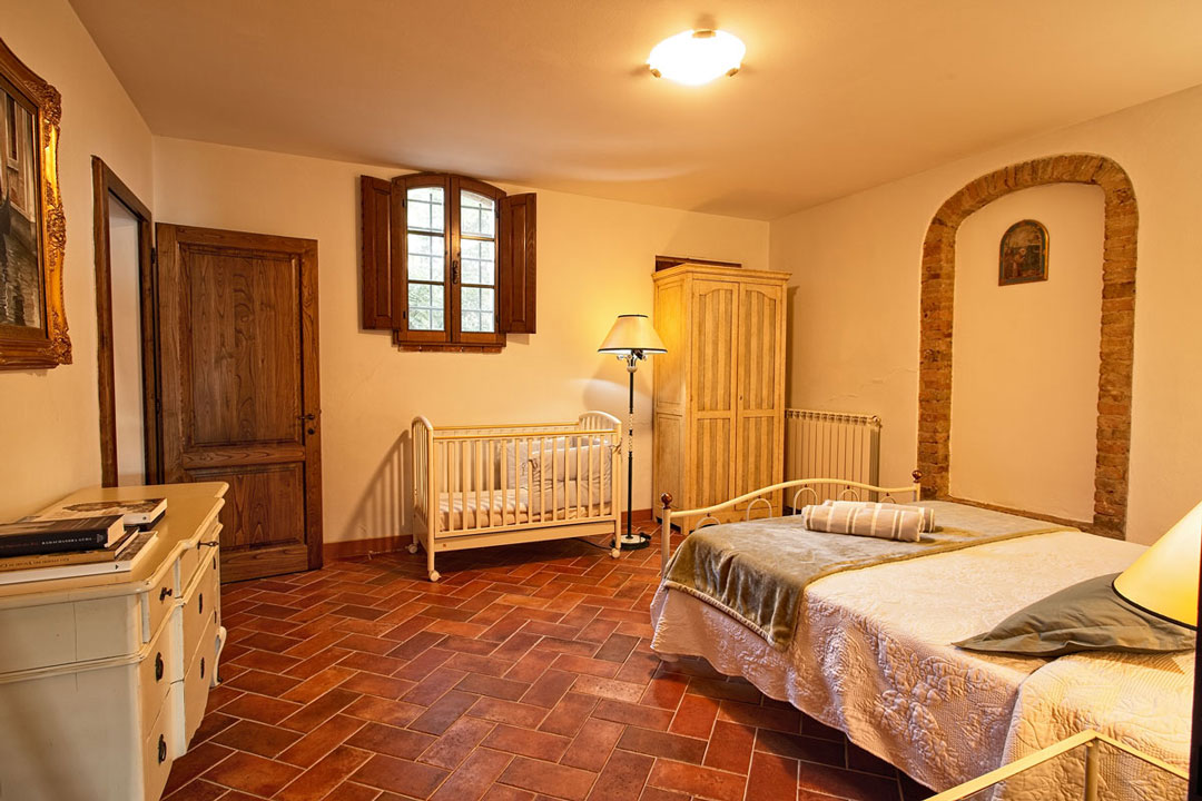 Italy Villa Bellavista Certaldo Chianti; king size bedroom with crib - villa rentals by Timeless Tuscany tour operator