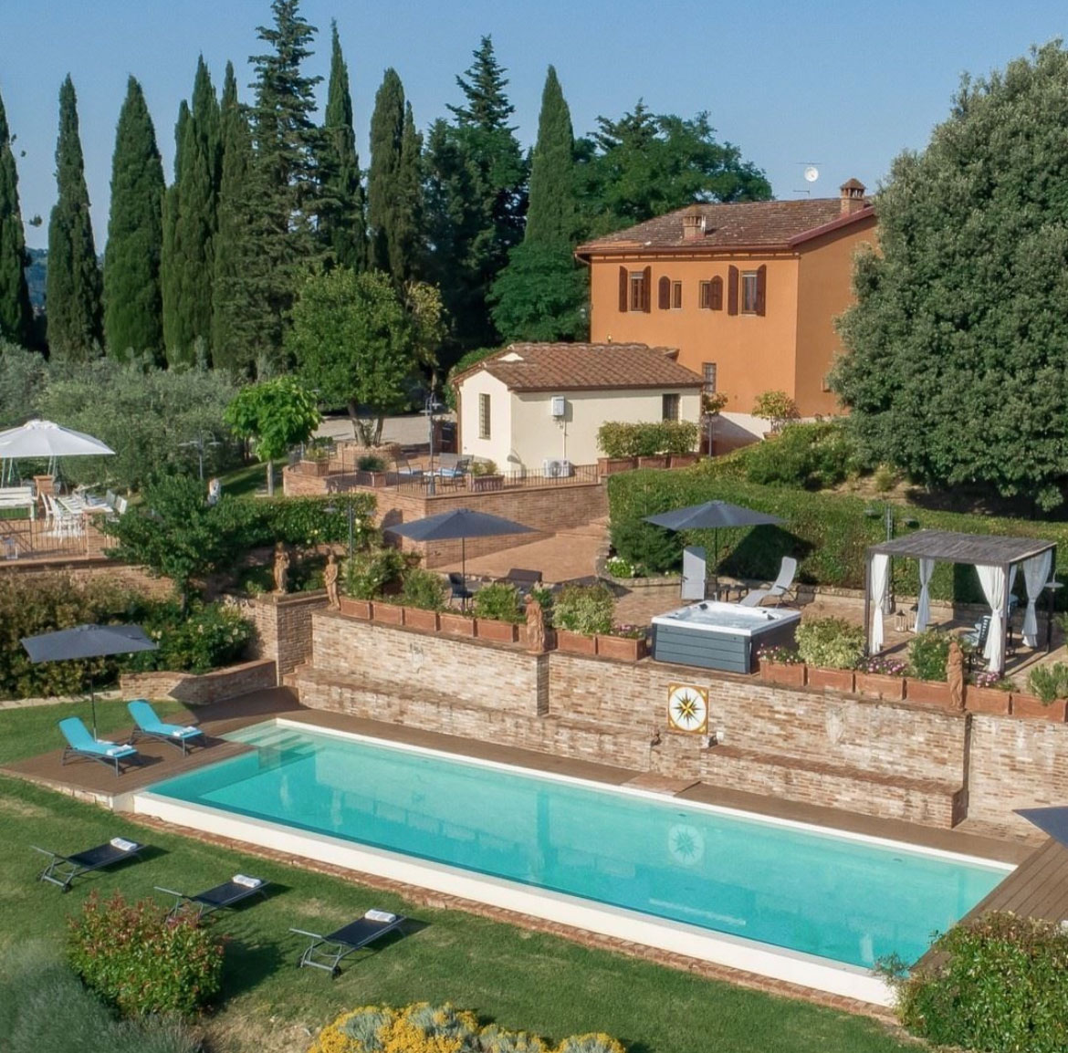 Villa Bellavista gardens and swimming pool; air view - villa rentals by Timeless Tuscany tour operator