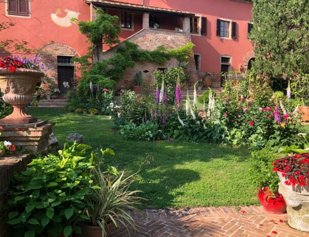 villa-dei-fiori-garden-facade