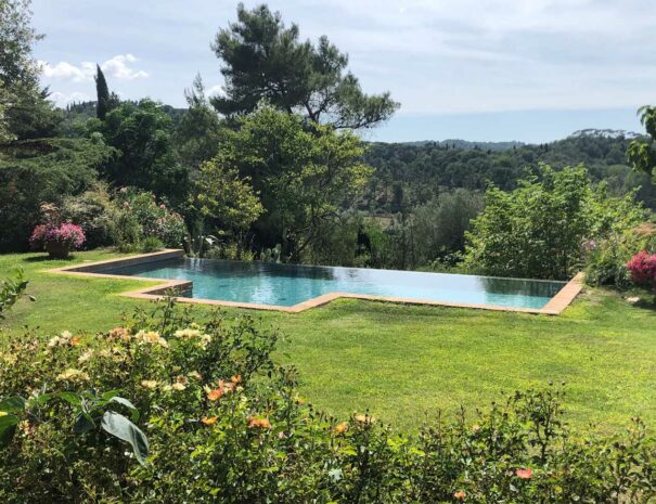 Garden and swimming pool at Villa dei Fiori in Castelfiorentino - Florence